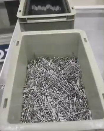 Nägel in einer Kiste