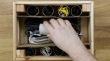 Kabel sortieren mithilfe von Toilettenpapierrollen