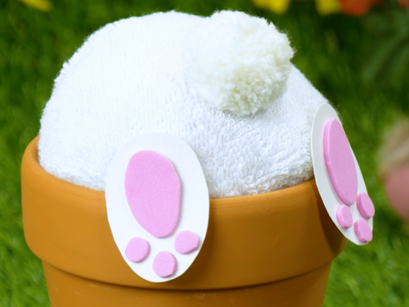 Süße Osterdeko-Ideen: Hase im Blumentopf