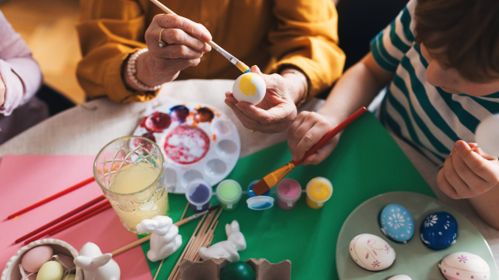 6 einfachen Ideen, um Ostereier zu färben