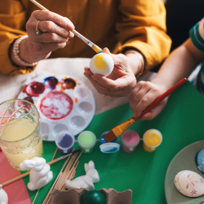 6 einfachen Ideen, um Ostereier zu färben