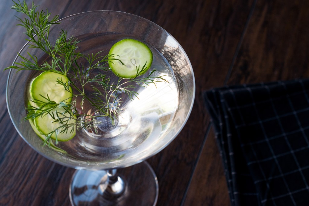 Gurkenwasser als Zutat für Cocktails.