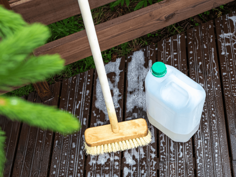 8 Tipps, um die Terrasse einfach und effektiv zu reinigen