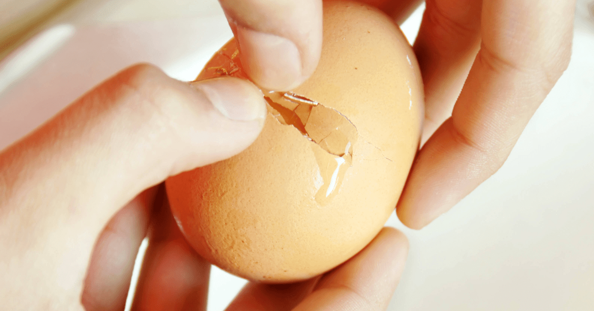 Eier richtig aufschlagen.