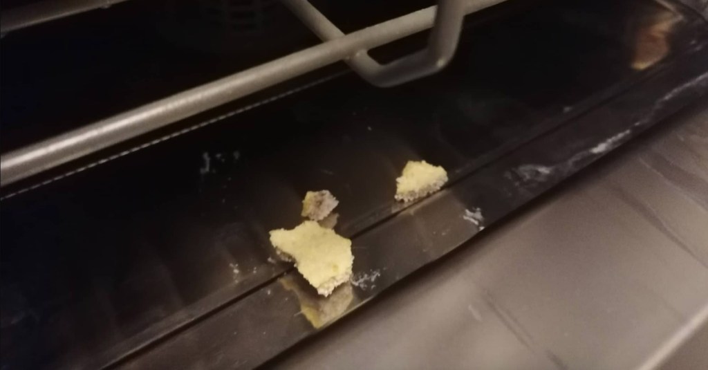 ein Spülmaschinentab löst sich nicht auf und liegt unten in einer Spülmaschine