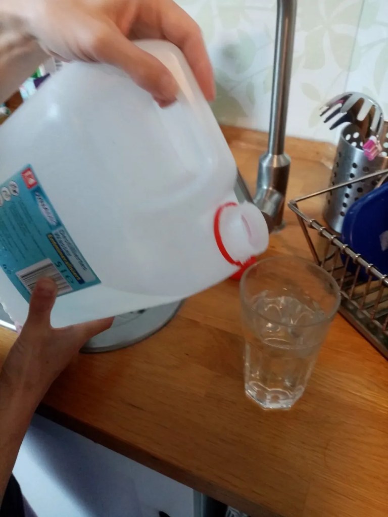 Kann man destilliertes Wasser trinken?