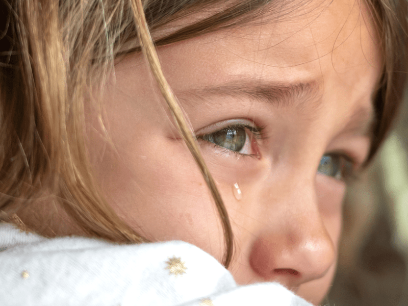 Kindern den Tod erklären: Hilfreiche Tipps für Eltern
