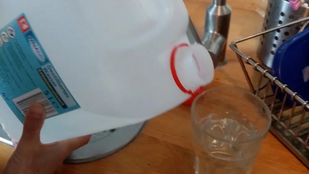 Kann man destilliertes Wasser trinken?