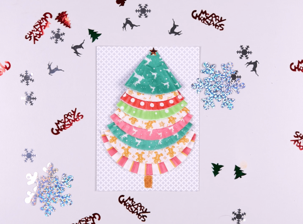Selbst gestaltete Weihnachtskarte mit einem Tannenbaum