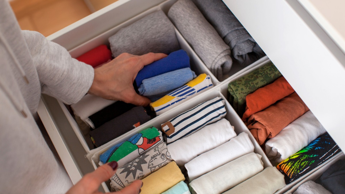 T-Shirts wurden nach der Konmari-Methode zusammengelegt