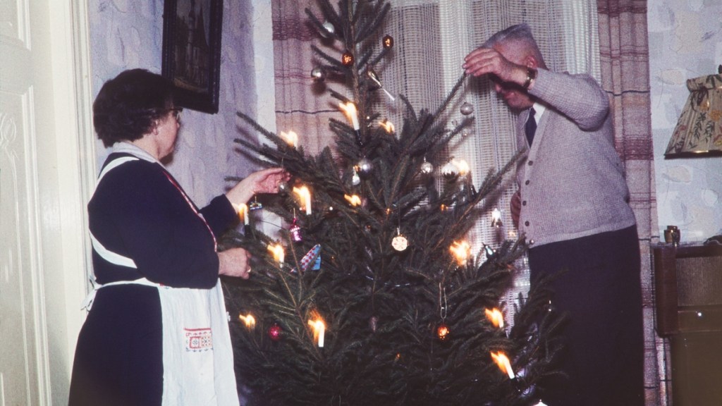 10 Bilder zeigen, wie Weihnachtsbäume früher aussahen.