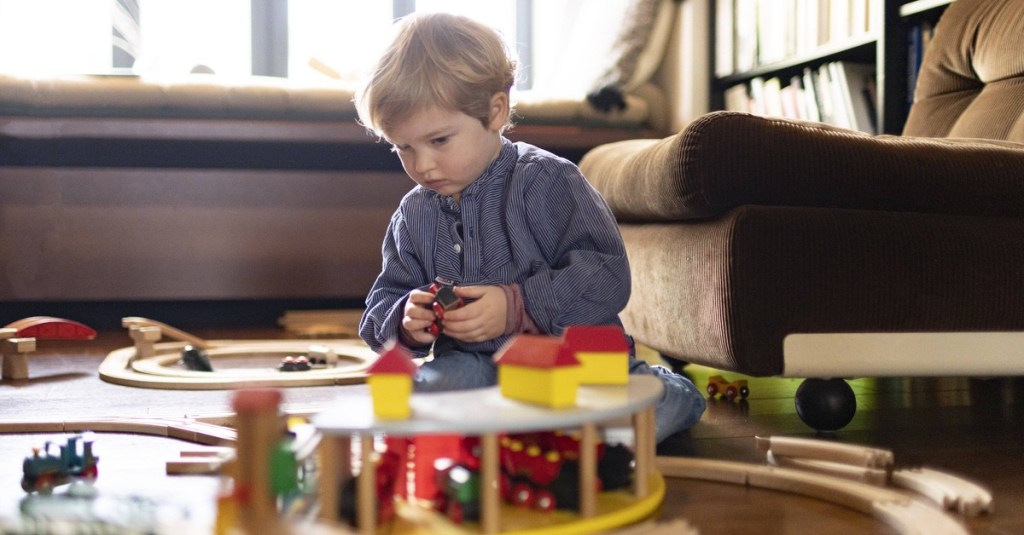 5 Gründe, warum es Kindern guttut, allein zu spielen