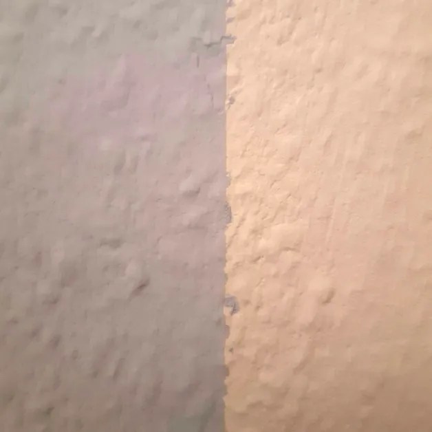 Ausgefranste Farbe.
