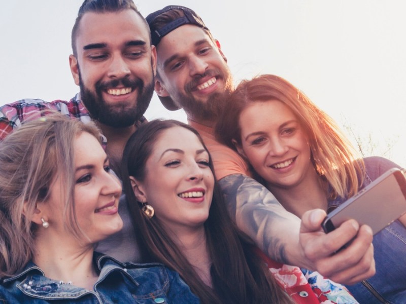 Läuse durch Selfies: immer mehr Fälle bei Jugendlichen