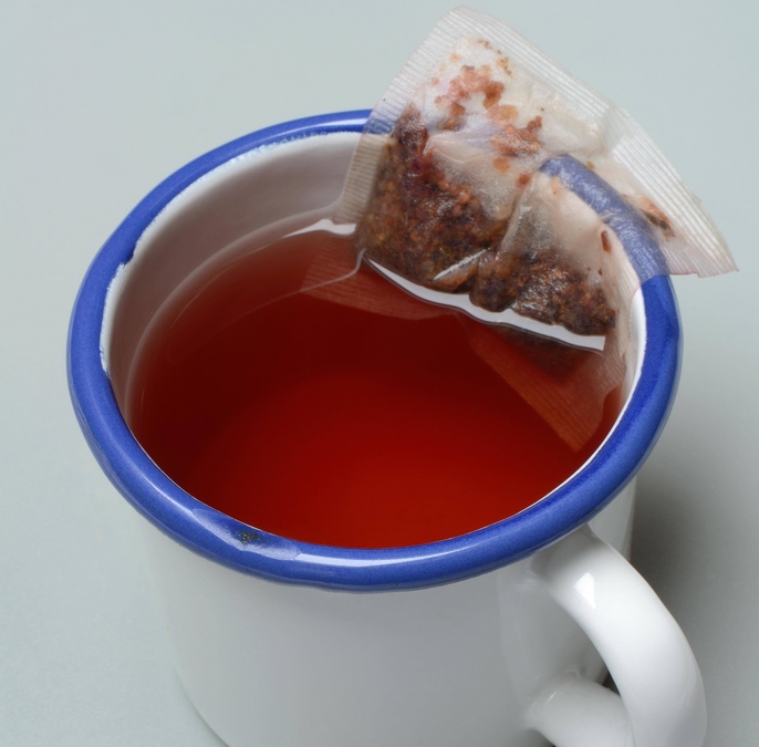 Schwarzer Tee in einer Tasse.