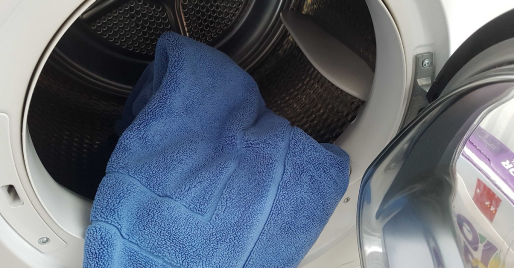 Badematte waschen: 2 Fehler, die die Waschmaschine ruinieren