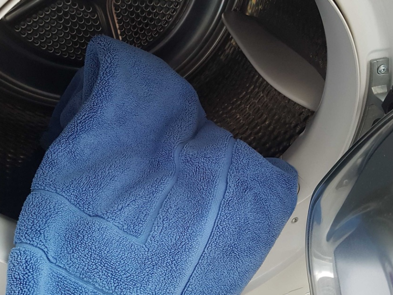 Badematte waschen: 2 Fehler, die die Waschmaschine ruinieren