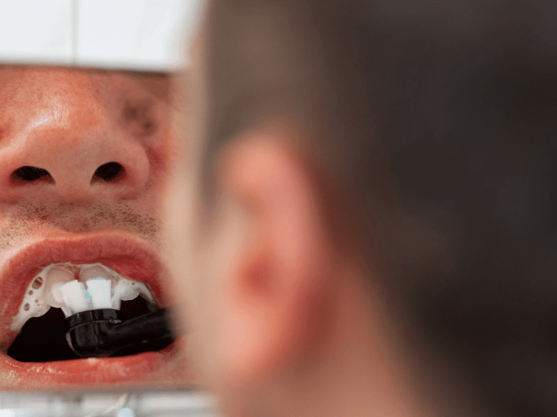Häufiger Fehler beim Zähneputzen, den viele machen!