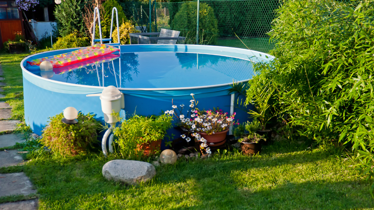 Pool in the garden: 10 creative ideas to imitate