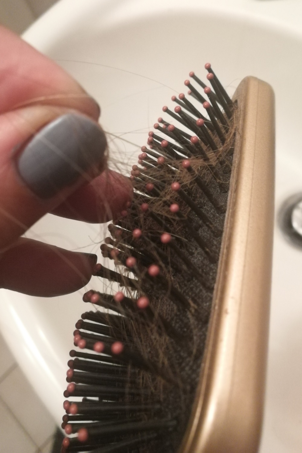Haare aus Haarbürste entfernen