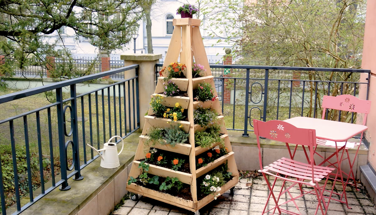 Vertical garden for the balcony – this is how you build it yourself