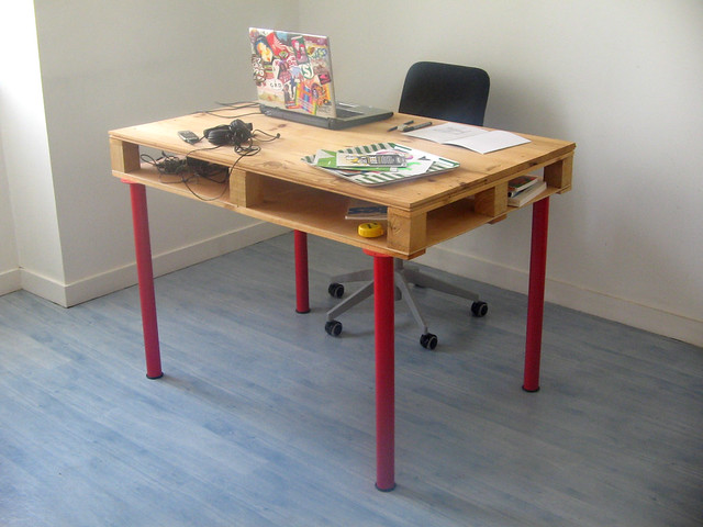 pallet desk overall