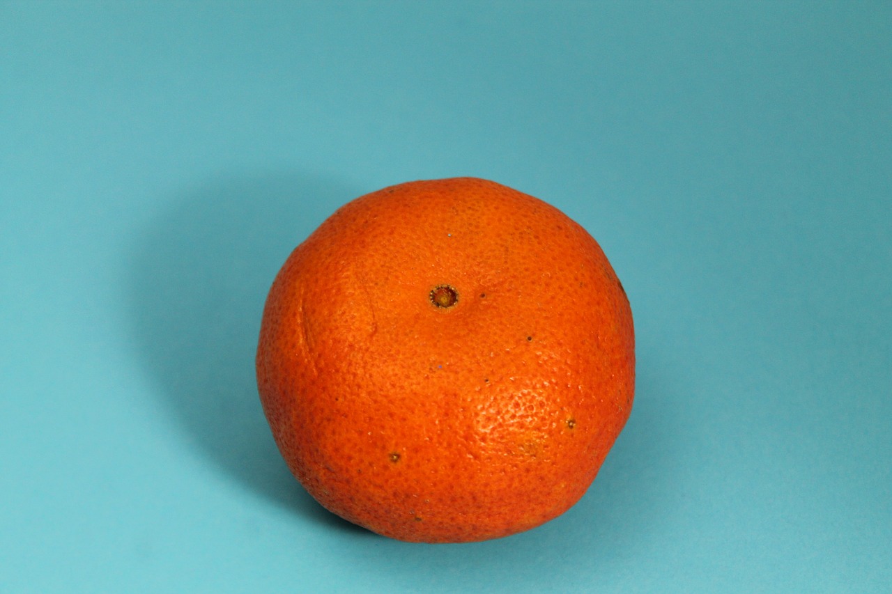 Eine Mandarine.