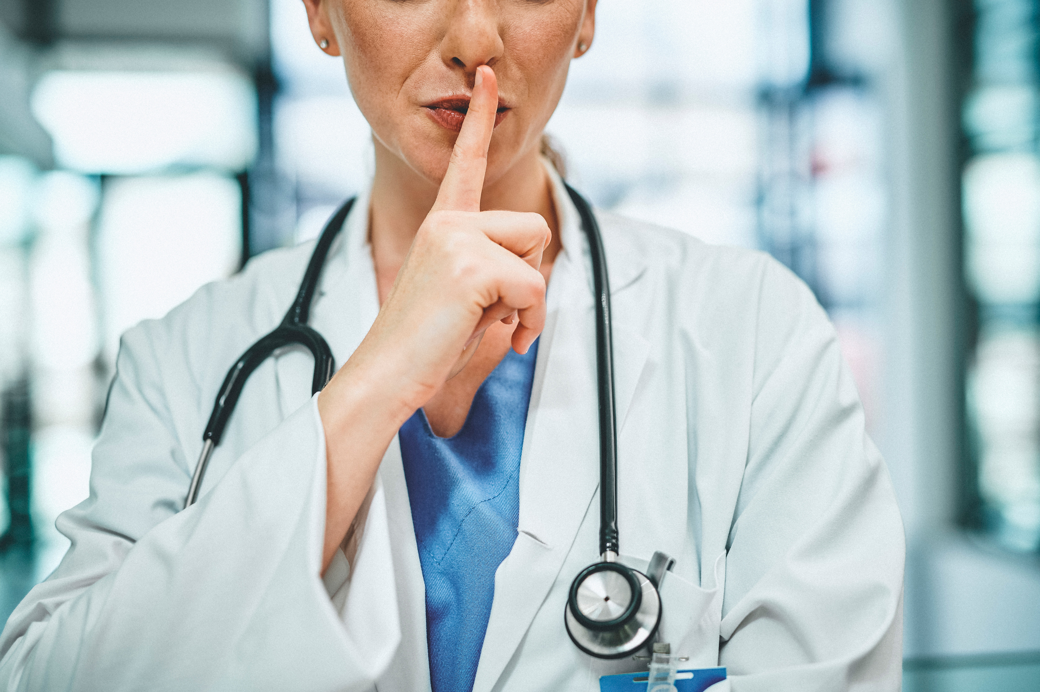 Geheimnisse: Kennst du diese geheimen Codes, mit denen Ärzte über Patienten "lästern"? Quelle: getty images / Charday Penn