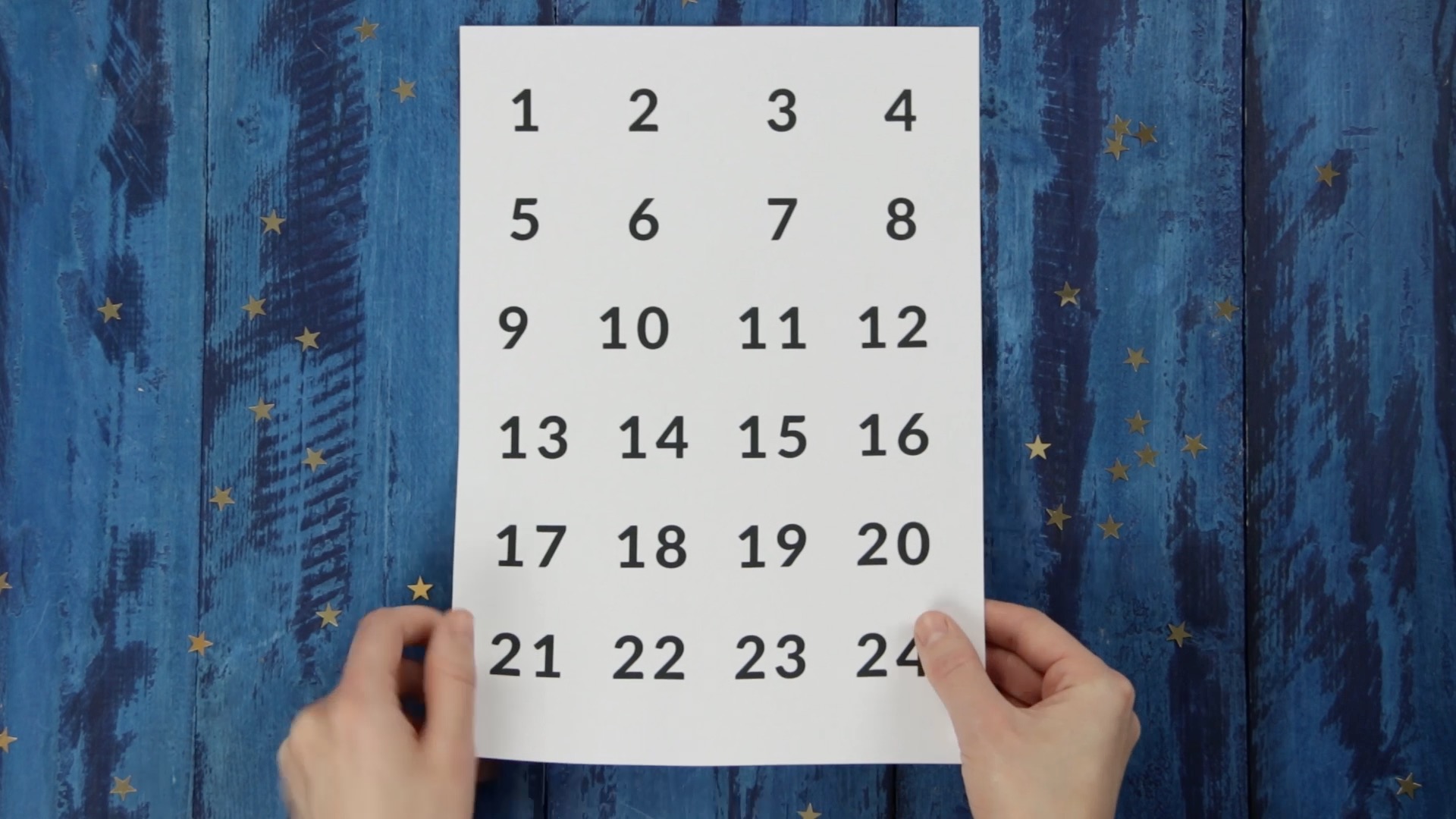 Drucke die Zahlen von 1 bis 24 auf ein weißes Blatt.