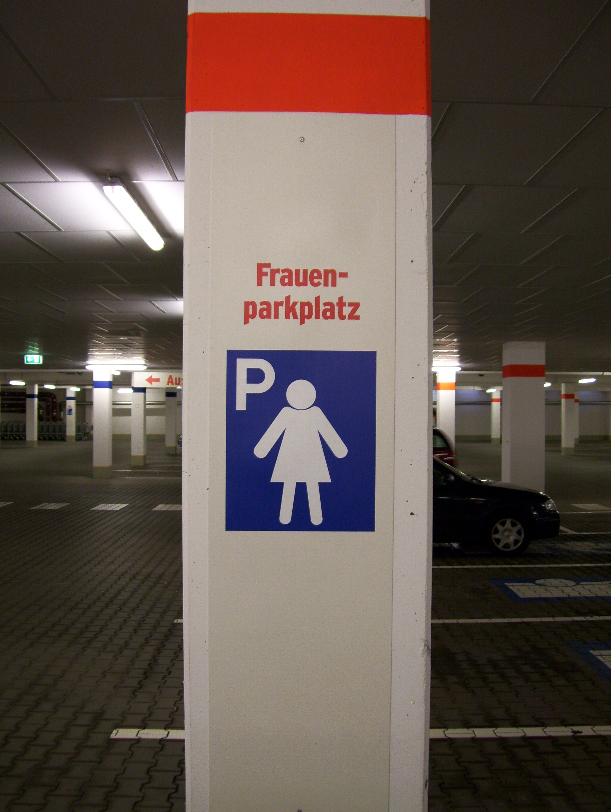 Frauenparkplatz Parkhaus