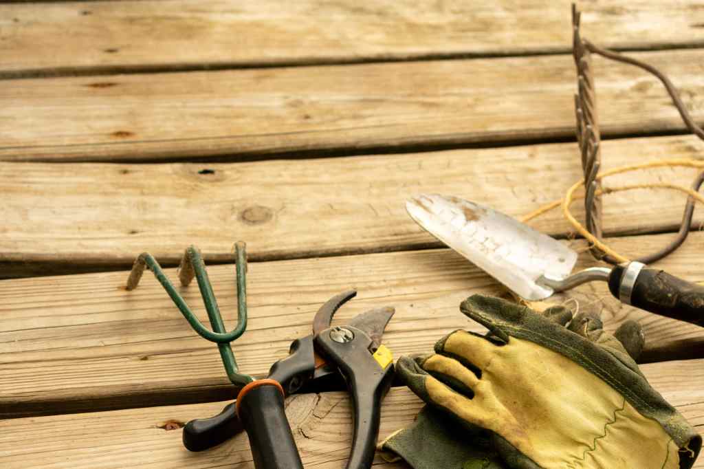 Gartengeräte reinigen: So klappt es mit Kriechöl