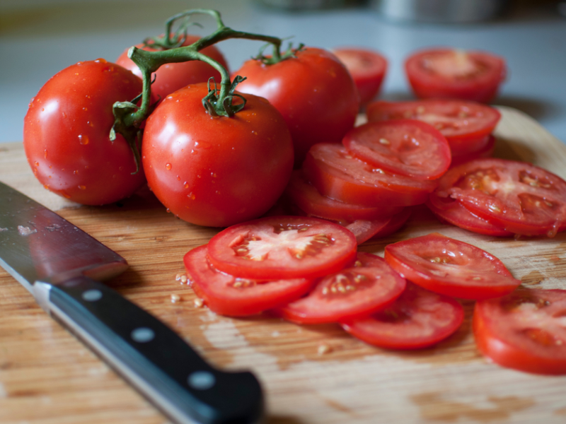 So züchtest du aus Tomatenscheiben neue Tomaten