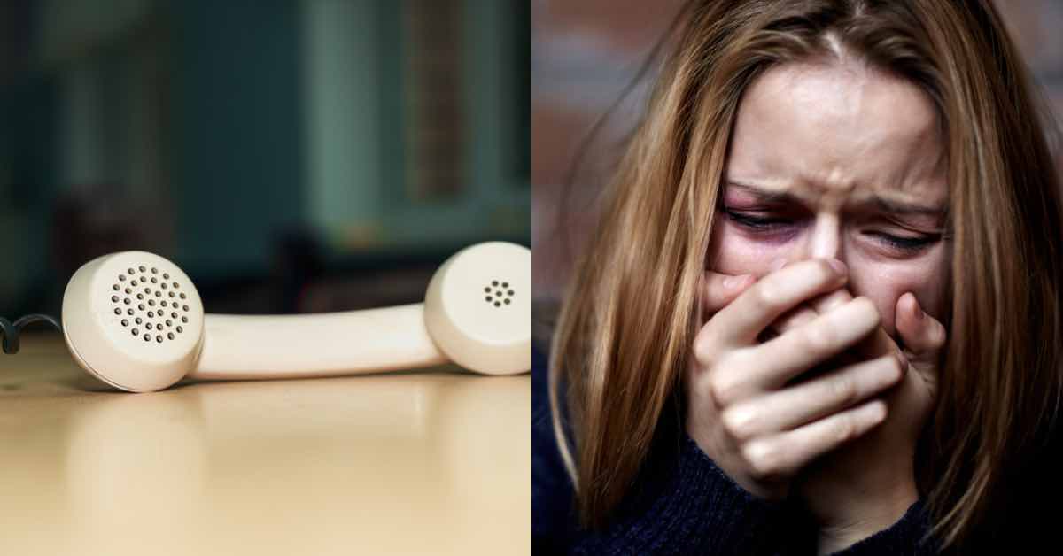 Links liegt der HÃ¶rer eines alten Schnurtelefons auf dem Tisch. Rechts weint eine Frau in sichtlicher Verzweiflung nach einem Schockanruf.