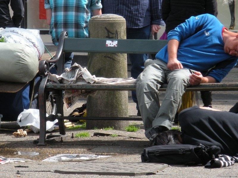 Obdachlose auf einer Bank