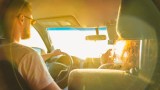 Sonnenlicht strahlt in Auto.