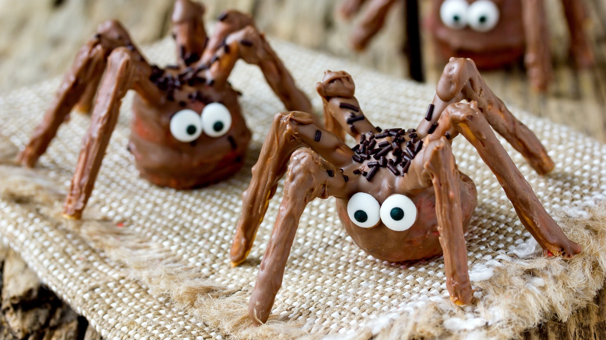 Schokoladen-Spinnen für die Halloween-Party.