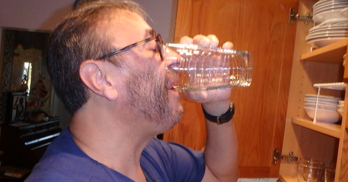Was passiert, wenn man zu viel Wasser trinkt? Genialetricks