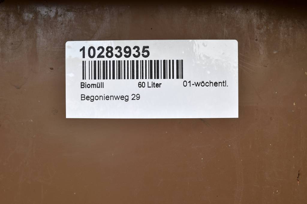Strichcode auf einer Mülltonne