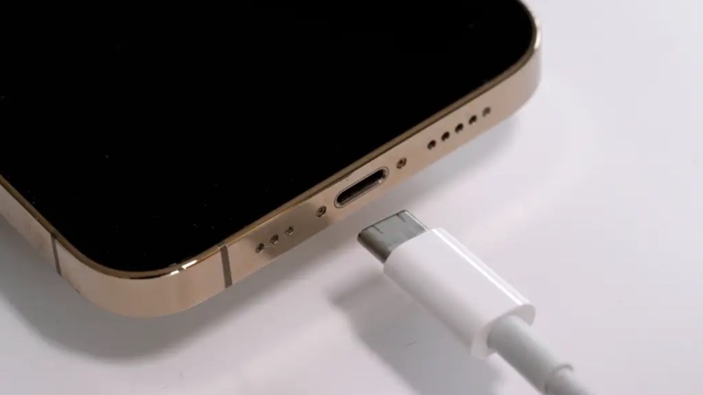 Ladekabel ins Handy stecken.