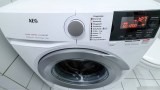 Waschmaschine wird von oben fotografiert.