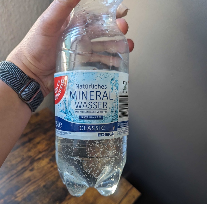 Eine Mineralwasserflasche