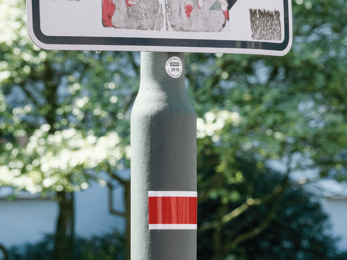 Verkehrszeichen an Laternen: Kennst du seine Bedeutung?
