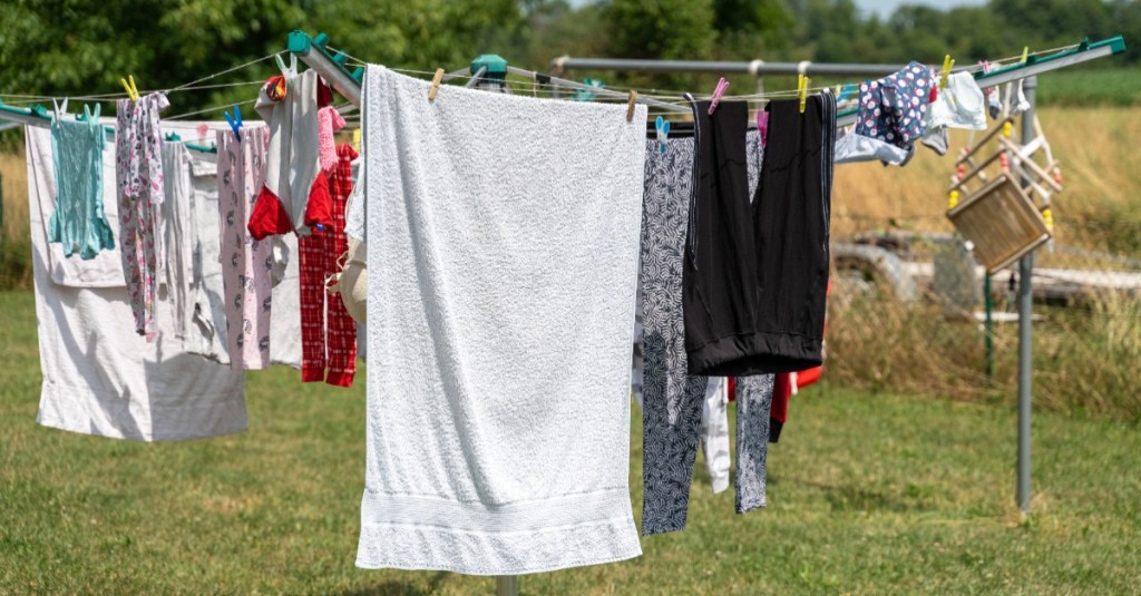 4 Tipps zum Wäschetrocknen an der frischen Luft Genialetricks