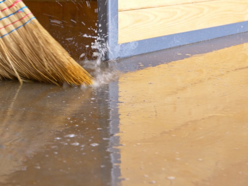Keller: So minimierst du den Schaden, wenn du Wasser im Keller hast