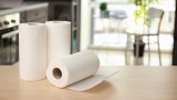 3 Küchenrollen auf einer Arbeitsplatte