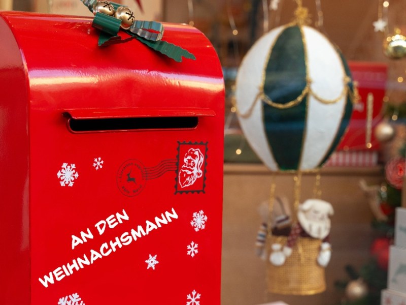 roter Briefkasten für den Weihnachtsmann