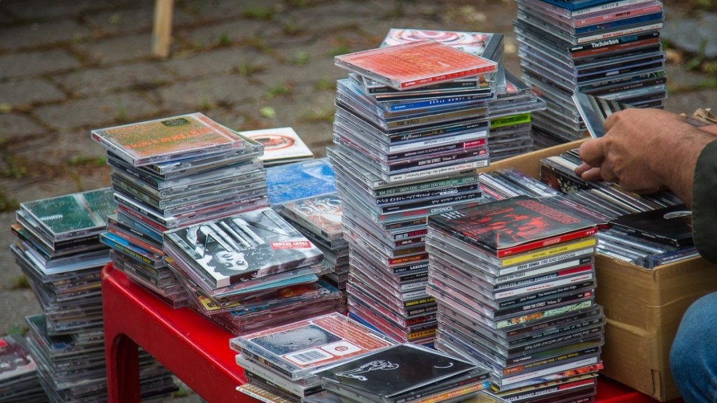 viele Stapel alter CDs