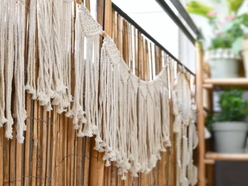 Ein Balkon mit Sichtschutz.