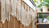 Ein Balkon mit Sichtschutz.