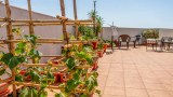 Ein Balkon in einem mediterranem Stil.